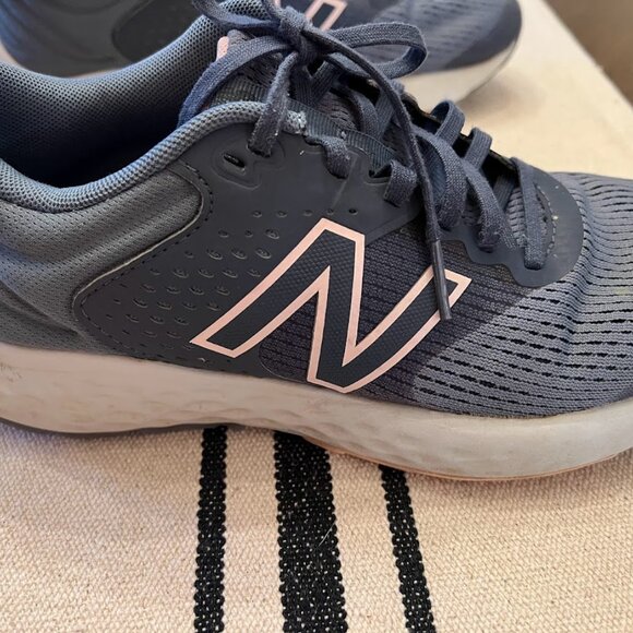 New Balance W520 LP7 Size 9 Gray Running Shoes - Picture 6 of 9